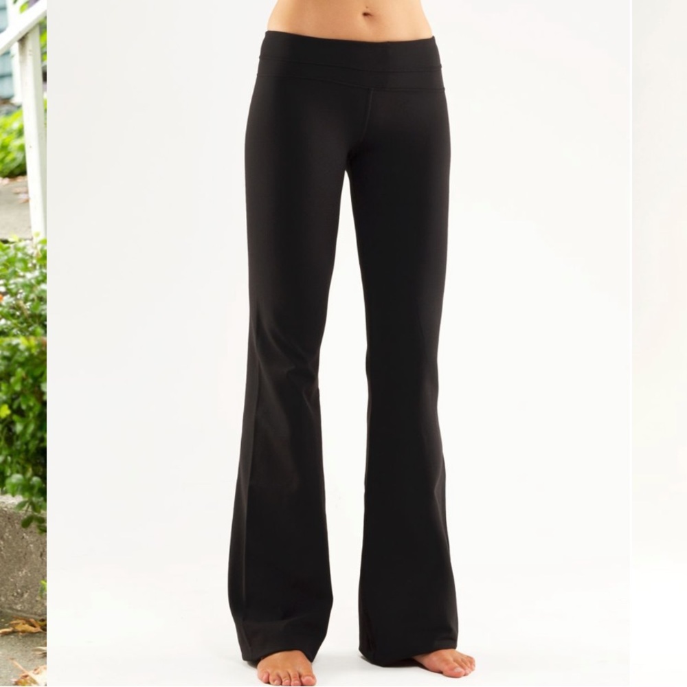 Lululemon Low Rise Groove Pant in Short Length